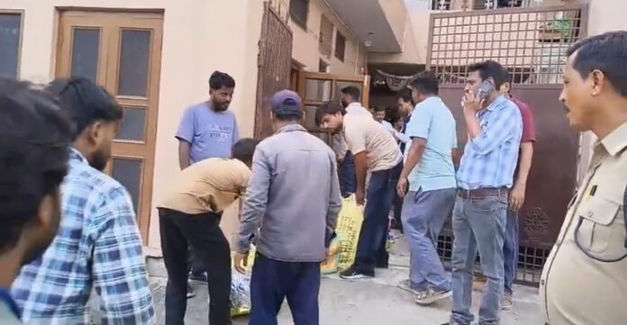 प्लास्टिक गोदाम पर पुलिस की छापेमारी