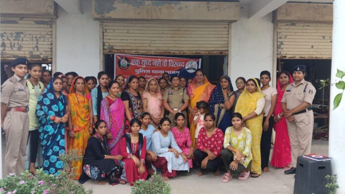 जांजगीर-चांपा में बुनकर महिलाओं के बीच पहुंचीं CSP योगिताबाली खापर्डे जांजगीर-चांपा में बुनकर महिलाओं के बीच पहुंचीं CSP योगिताबाली खापर्डे