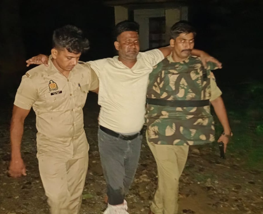 फोटो : गौ तस्कर को गोली लगी और कई अन्य पुलिसकर्मियों को घायल कर दिया गया गुरुग्राम में गौ तस्करी की कार्रवाई
