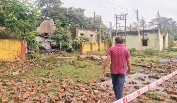 बैरिकेडिंग के बाद सुरक्षा बढ़ाई गई