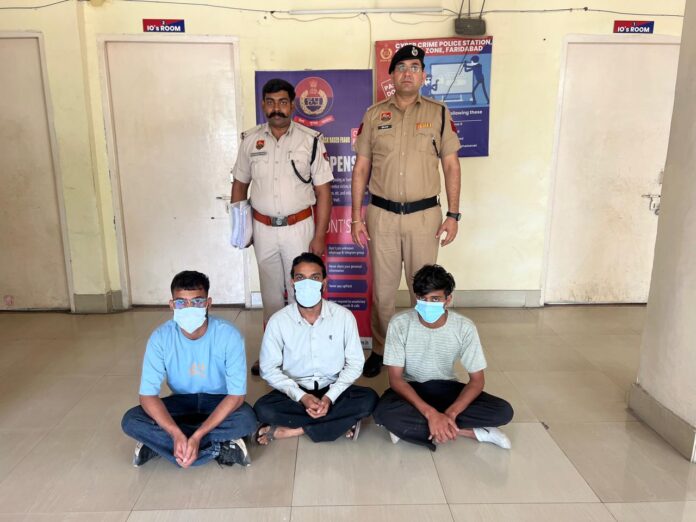 पुलिस गिरफ्तारी की खबर