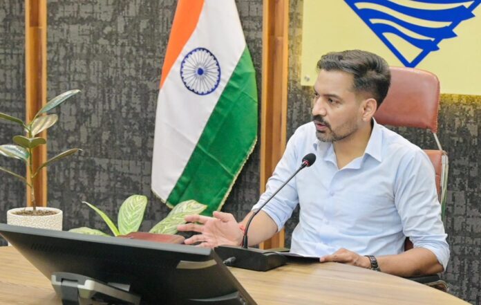 जिलाधिकारी डॉ आशीष चौहान की घोषणा के बारे में जिलाधिकारी डॉ आशीष चौहान की घोषणा के बारे में