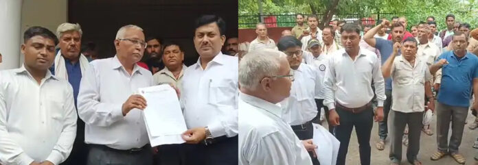 हिंदी समाचार प्रदर्शन फोटो