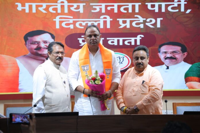 दिल्ली भाजपा नेता शामिल हुए