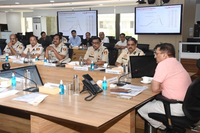 ट्रैफिक पुलिस समीक्षा बैठक फोटो ट्रैफिक पुलिस समीक्षा बैठक फोटो