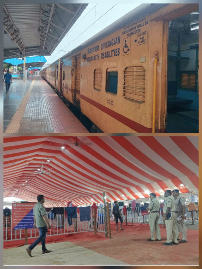 जगदलपुर पुरी स्पेशल ट्रेन फोटो जगदलपुर पुरी स्पेशल ट्रेन फोटो
