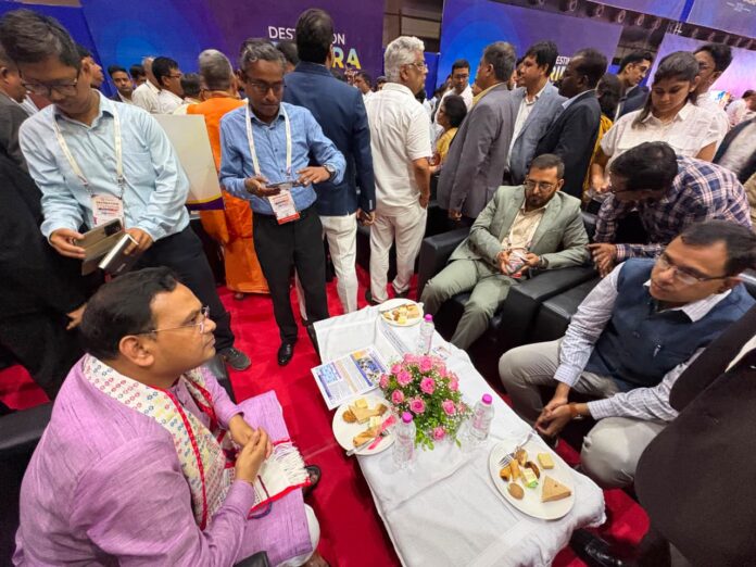 त्रिपक्षीय समझौते के बाद गणमान्य अतिथि त्रिपक्षीय समझौते के बाद गणमान्य अतिथि