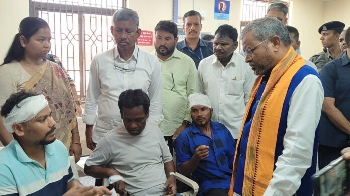 पूर्व मुख्यमंत्री बाबूलाल मरांडी अस्पताल पहुंचे
