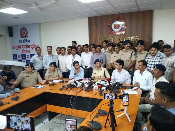 ऐशबाग डबल मर्डर केस का खुलासा ऐशबाग डबल मर्डर केस का खुलासा