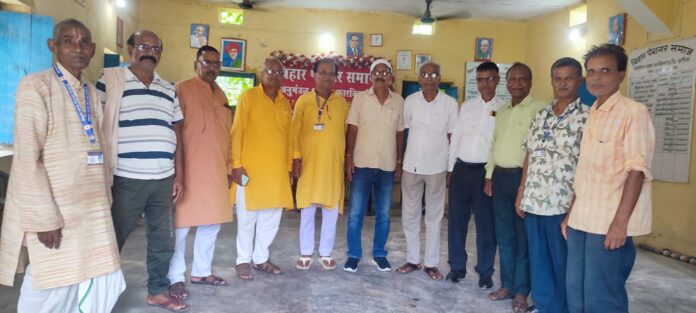 अररिया फोटो: पेंशनर समाज की मीटिंग में शामिल नेता अररिया फोटो: पेंशनर समाज की मीटिंग में शामिल नेता