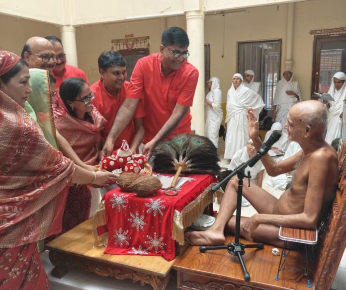 मुनि श्री आशीर्वाद का महत्व और प्रभाव मुनि श्री आशीर्वाद का महत्व और प्रभाव