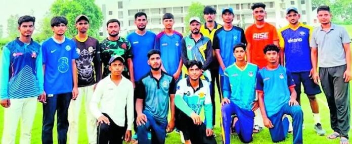 एमएस क्रिकेट एकेडमी टीम जीतने का जश्न एमएस क्रिकेट एकेडमी टीम जीतने का जश्न