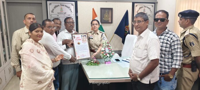 नव पदस्थ पुलिस अधीक्षक की मुलाकात नव पदस्थ पुलिस अधीक्षक की मुलाकात