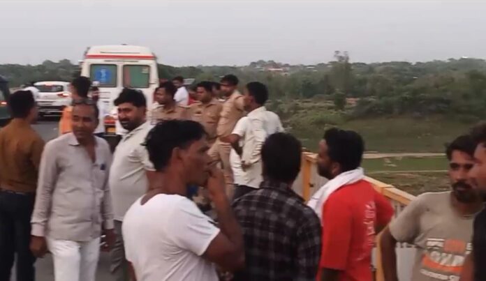 पुलिस व स्वास्थ्य विभाग की टीम घटना स्थल पर पुलिस व स्वास्थ्य विभाग की टीम घटना स्थल पर