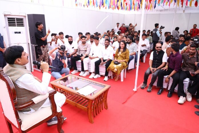 मुख्यमंत्री डॉ. यादव का सोशल मीडिया संवाद इंदौर