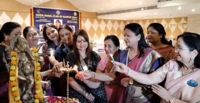 दीप प्रज्वलित कर कार्यक्रम शुरुआत मुख्य अतिथि