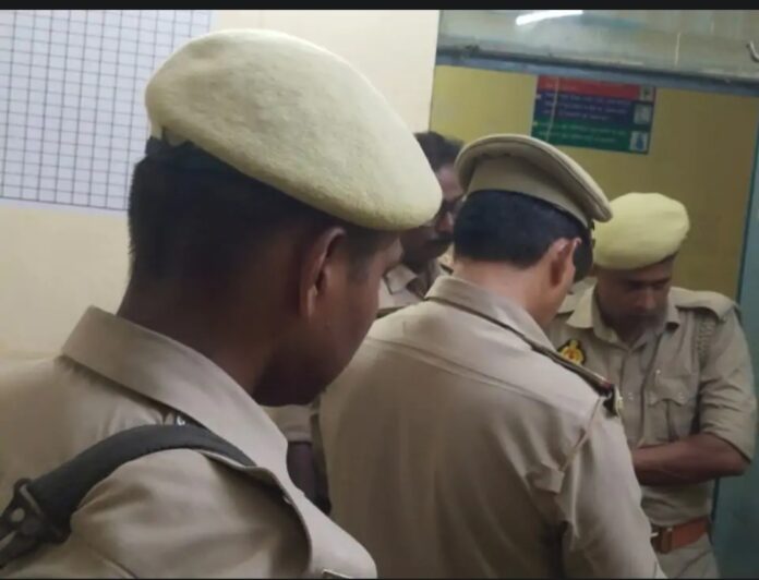 पुलिस अस्पताल में जांच कर रही है पुलिस अस्पताल में जांच कर रही है