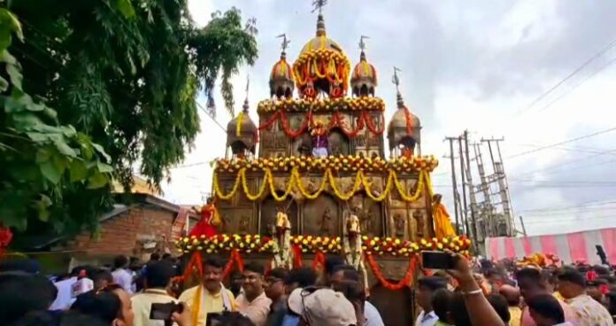 रानीगंज राजबाड़ी रथ यात्रा का भव्य आयोजन रानीगंज राजबाड़ी रथ यात्रा का भव्य आयोजन