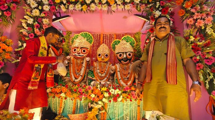 भगवान जगरनाथ जी की यात्रा रथ पर सवार