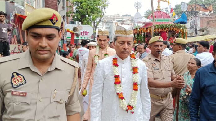 भगवान जगन्नाथ का दर्शन करते महाराज अनंत नारायण सिंह भगवान जगन्नाथ का दर्शन करते महाराज अनंत नारायण सिंह