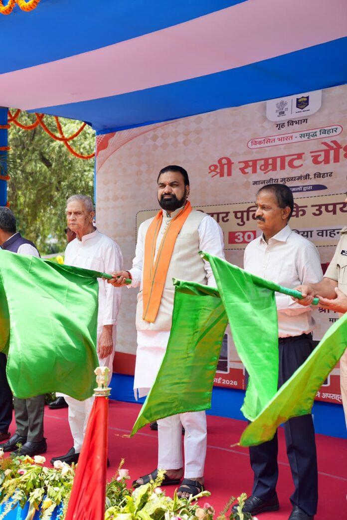 मुख्यमंत्री हरी झंडी दिखाते हैं