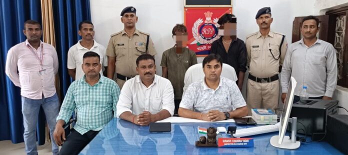 आरपीएफ अधिकारी गिरफ्तारी की जांच में जुटे हैं