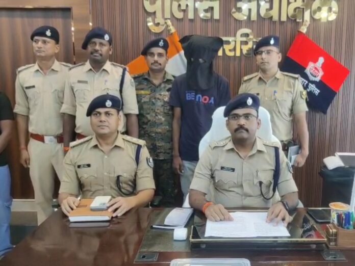 अररिया फोटो एसपी पीसी काम करते हुए