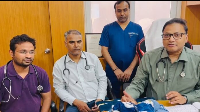 चिल्ड्रेंस मेडिकल सेंटर के डायरेक्टर डॉ. आशुतोष वर्मा चिल्ड्रेंस मेडिकल सेंटर के डायरेक्टर डॉ. आशुतोष वर्मा