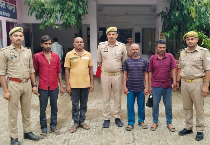 विंध्याचल पुलिस आरोपियों को गिरफ्तार करती है विंध्याचल पुलिस आरोपियों को गिरफ्तार करती है