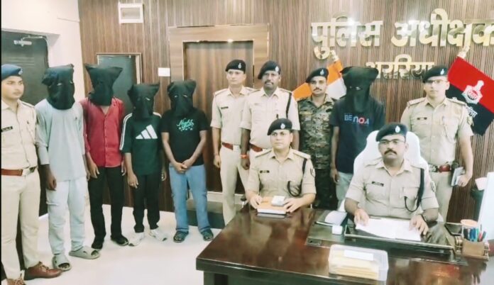 अररिया फोटो, एसपी पीसी में जानकारी देते हिंदी समाचार अररिया फोटो, एसपी पीसी में जानकारी देते हिंदी समाचार