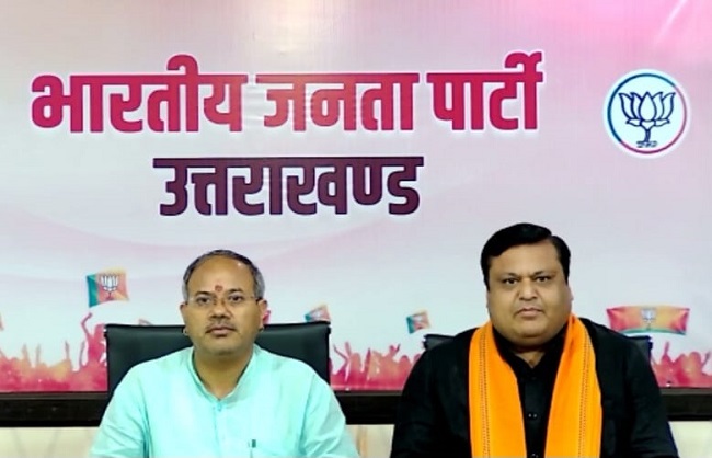 कौस्तुभानंद जोशी बैठक करते हुए कौस्तुभानंद जोशी बैठक करते हुए