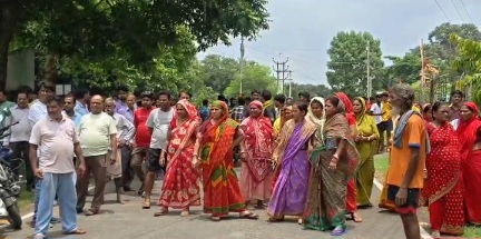 डीबीसी अधिकारियों के खिलाफ विरोध प्रदर्शन डीबीसी अधिकारियों के खिलाफ विरोध प्रदर्शन