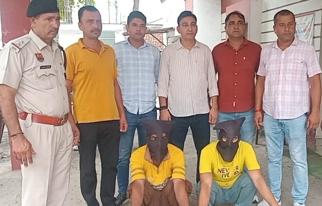 सोनीपत में पुलिस वर्दी में लूट करने वाले दो अपराधी गिरफ्तार सोनीपत पुलिस वर्दी लूट करने वाले अपराधी
