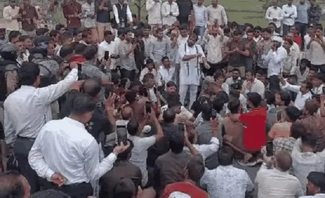 देर रात तक किसानों का धरना जारी रहा किसान धरना जारी रहा