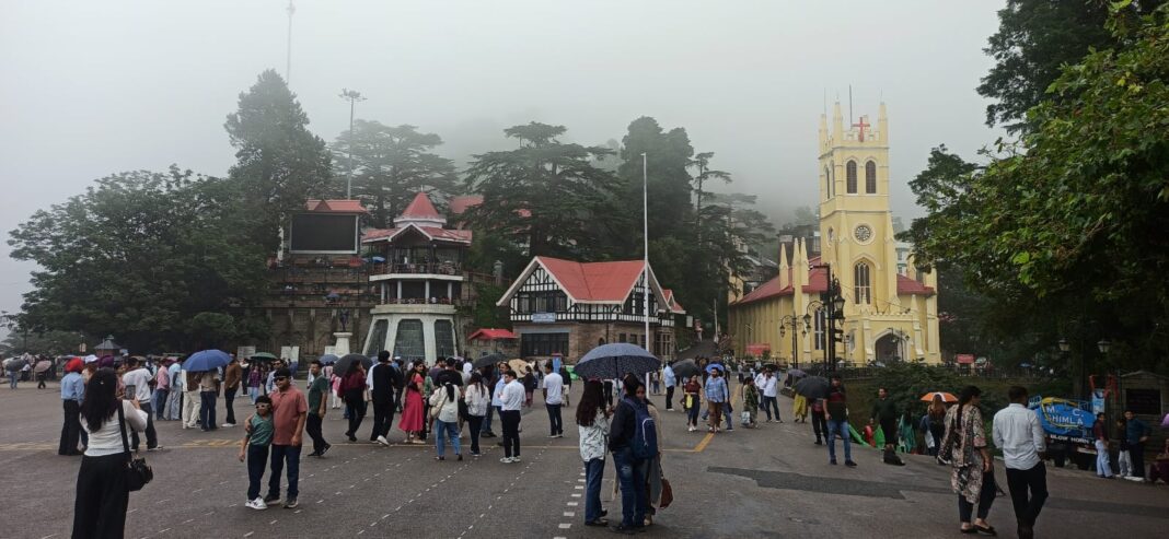 शिमला में बारिश का मौसम ने लोगों को किया परेशान शिमला में बारिश का मौसम