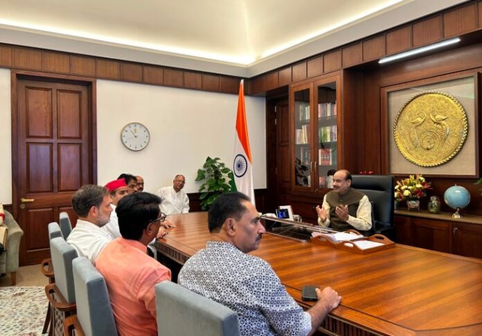 नीट पेपर लीक पर छात्रों की नाराजगी नीट पेपर लीक पर छात्रों की नाराजगी