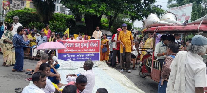 दिव्यांगजन धरना प्रदर्शन में