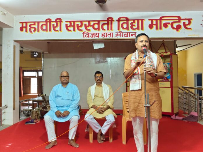 उत्तर बिहार प्रांत के सह प्रांत प्रचारक छात्रों को संबोधित करते हुए