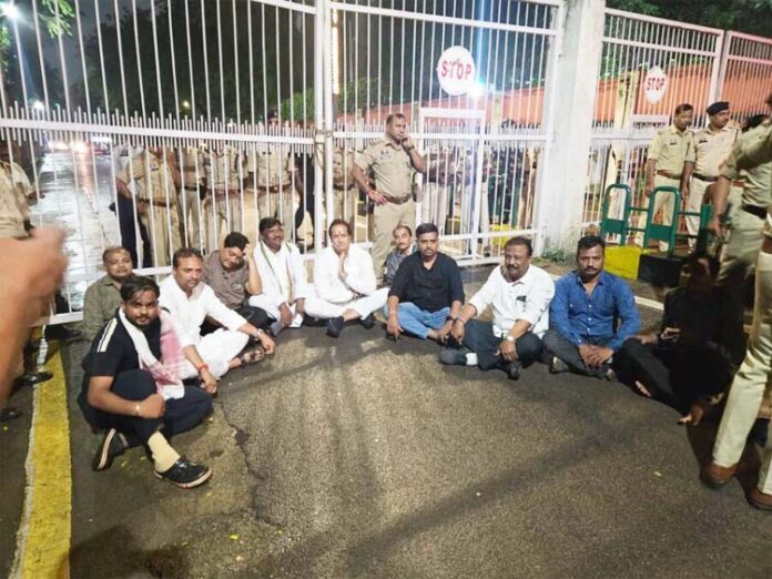 कांग्रेस नेताओं का प्रदर्शन रायपुर
