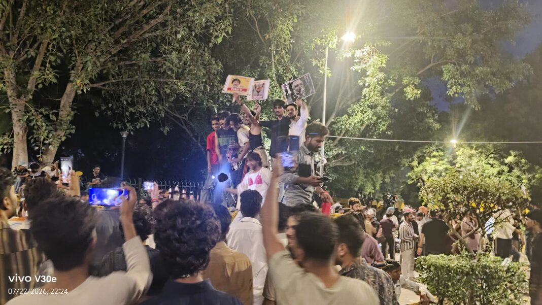 प्रदर्शन फोटो लोगों की भीड़