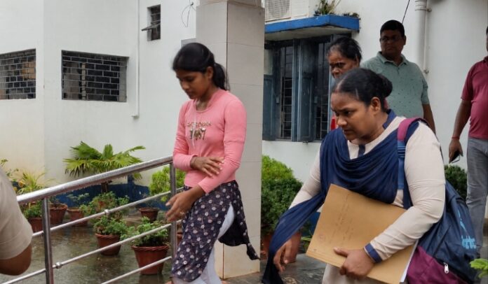 नाबालिक की गिरफ्तारी थाने के कार्रवाई में