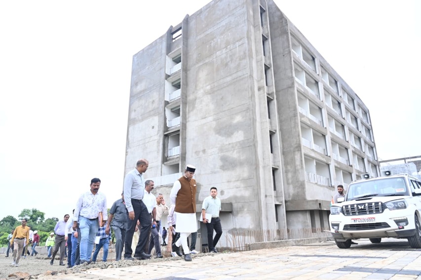 मंत्री विश्वास कैलाश सारंग ने नाथुबरखेड़ा स्थित अंतरराष्ट्रीय स्पोर्ट्स कॉम्पलेक्स का किया निरीक्षण मंत्री ने स्पोर्ट्स कॉम्पलेक्स का निरीक्षण किया