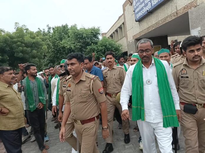 अजय कटियार गिरफ्तार दिल्ली पुलिस की कार्रवाई अजय कटियार गिरफ्तार दिल्ली पुलिस की कार्रवाई