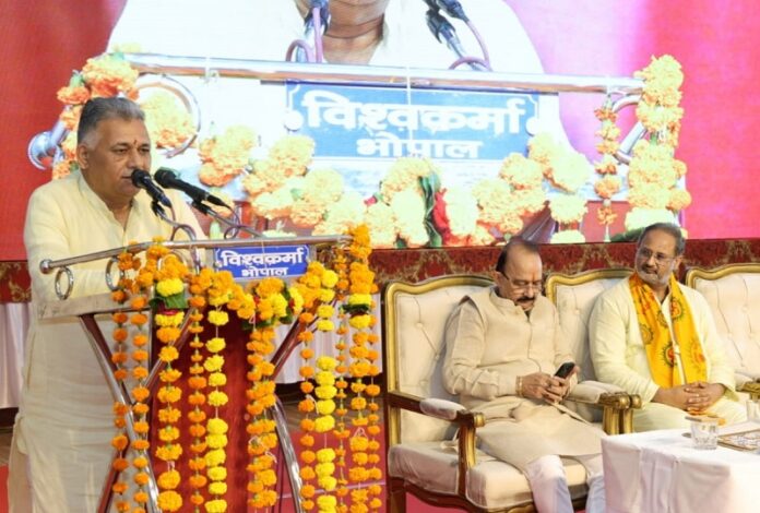 मंत्री परमार बौद्धिक कार्यक्रम में