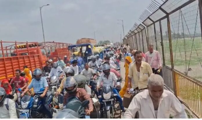 पांचालघाट पुल पर जाम की तस्वीर