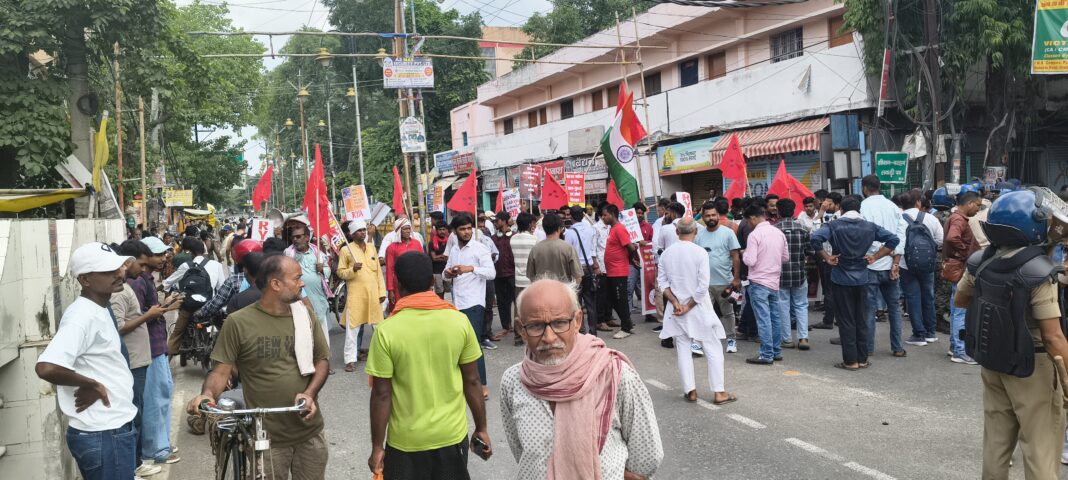 जेपी चौक पर प्रदर्शन करते छात्र नेता का वीडियो वायरल जेपी चौक पर छात्र प्रदर्शन करते हुए