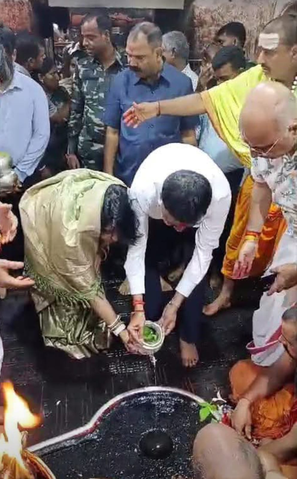 सूबे के पर्यटन मंत्री सुदिव्य कुमार सोनु पहुंचे बाबा नगरी सूबे के पर्यटन मंत्री सुदिव्य कुमार सोनु