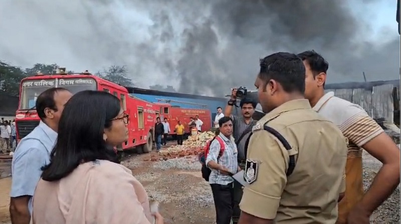 ग्वालियरः मुरार क्षेत्र में इलेक्ट्रॉनिक्स गोदाम में आग लगी है ग्वालियर में इलेक्ट्रॉनिक्स गोदाम में आग
