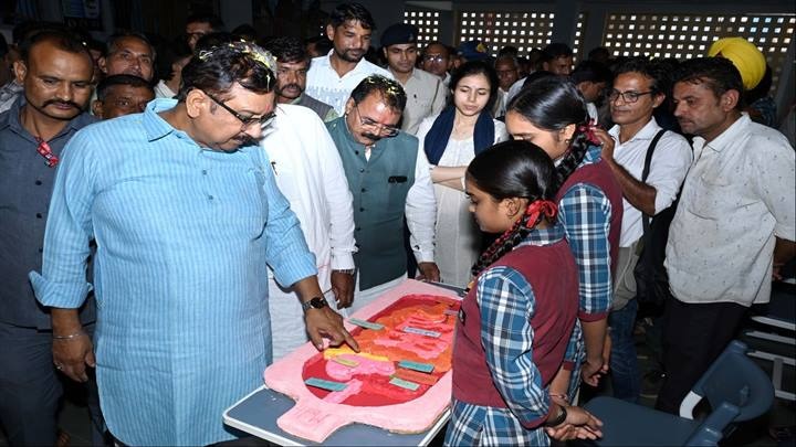 सांदीपनि विद्यालयों का हुआ लोकार्पण और भव्य समारोह में शामिल हुए कई विद्यार्थी और शिक्षक सांदीपनि विद्यालय का लोकार्पण समारोह