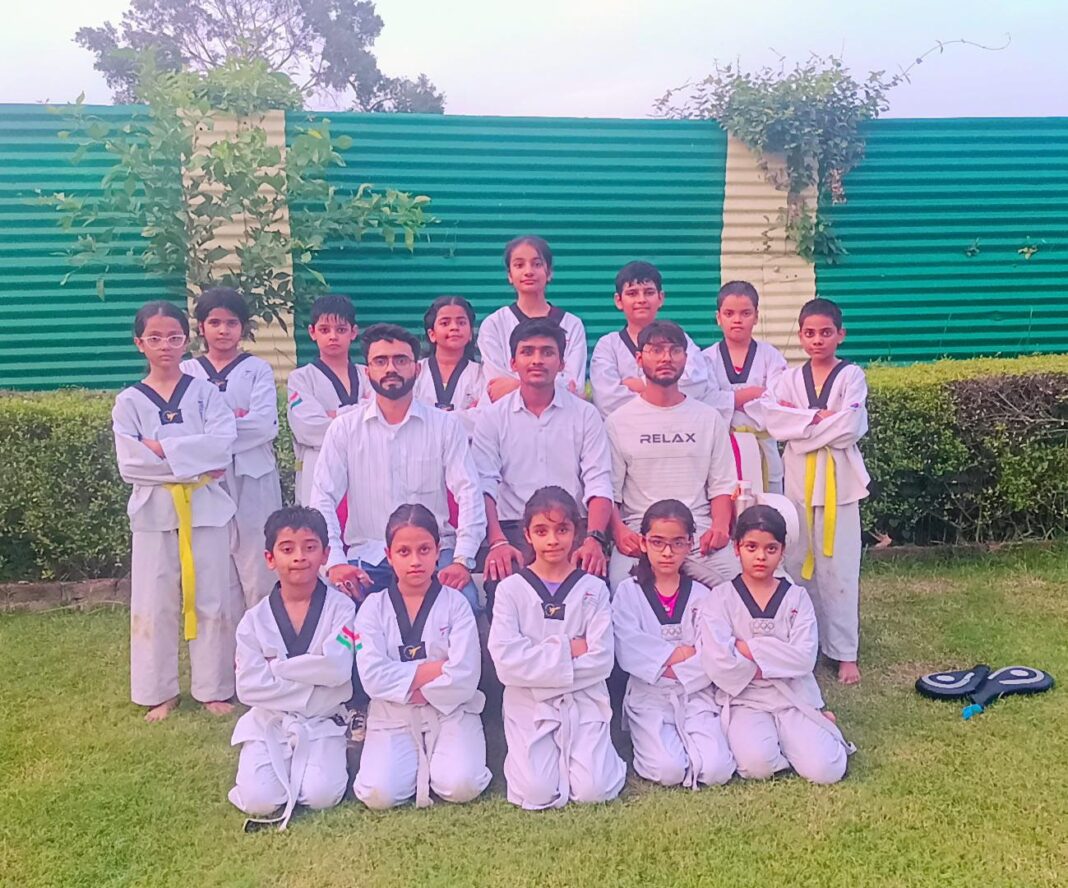 पार्श्वनाथ प्रतिभा सोसाइटी के इन ताइक्वांडो खिलाड़ियों ने कलर बैल्ट टेस्ट में दिखाया दम ताइक्वांडो खिलाड़ियों का कलर बैल्ट टेस्ट